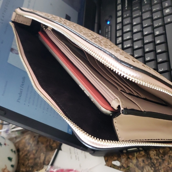 Ivanka Trump leather tablet zip case/ Tech sleeve - Picture 6 of 6